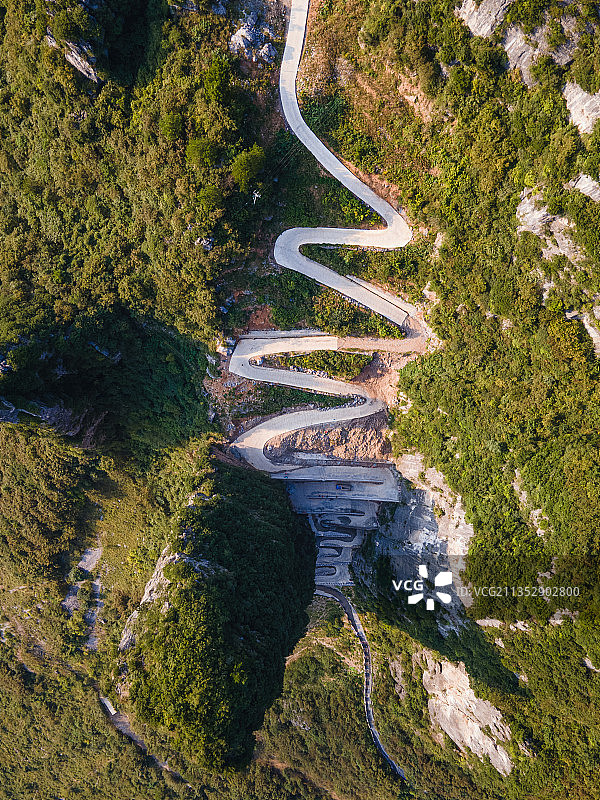 俯拍重庆巫溪令牌石公路图片素材