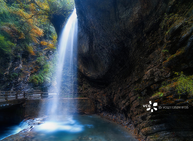 甘肃陇南官鹅沟虎口瀑布图片素材