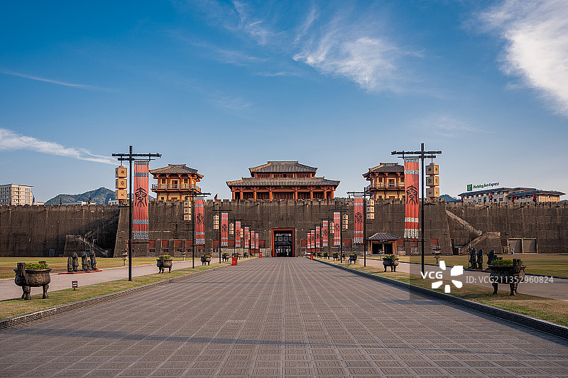 横店影视城秦王宫前广场过道图片素材