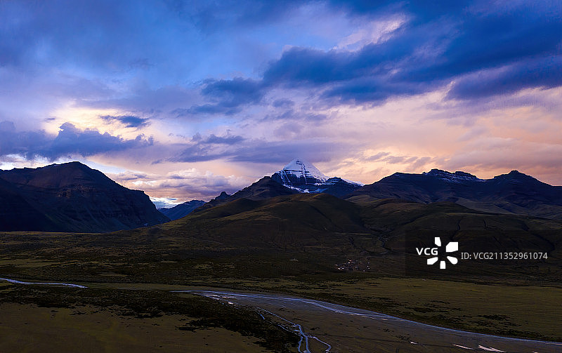 岗仁波齐的黄昏图片素材