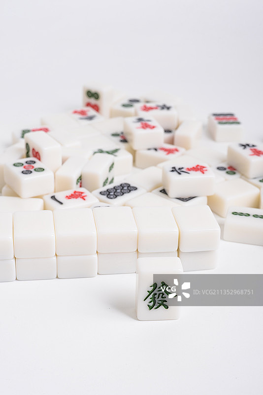 凌乱摆放的麻将牌图片素材