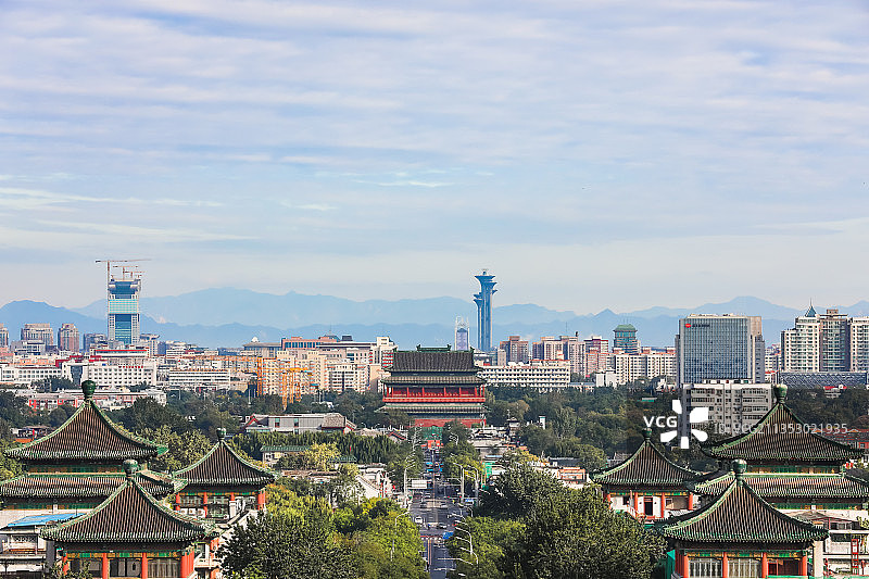 在北京景山公园眺望北京中轴线城市风光图片素材