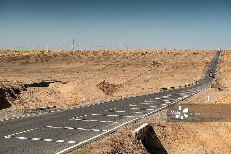 中国西部公路汽车广告背景图图片素材