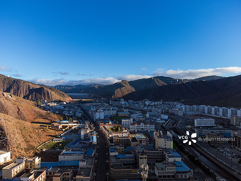 西藏昌都市芒康县城航拍图片素材