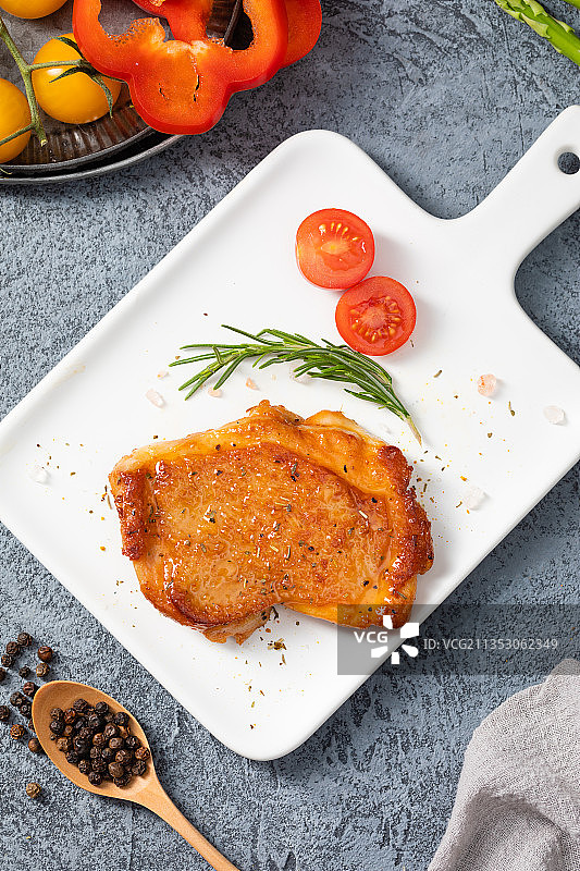 鸡腿排烹饪图片素材