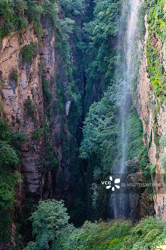 云南省楚雄州武定县己衣大裂谷图片素材