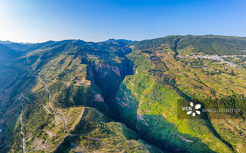 云南省楚雄州武定县己衣大裂谷图片素材