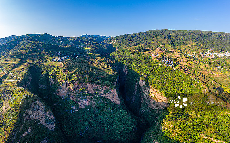 云南省楚雄州武定县己衣大裂谷图片素材