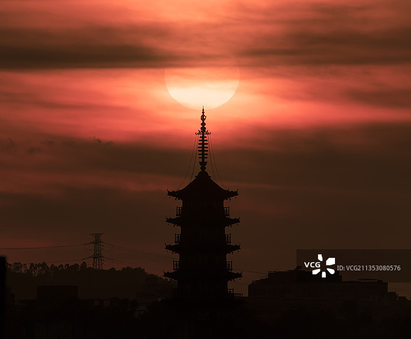 龙华塔顶日图片素材