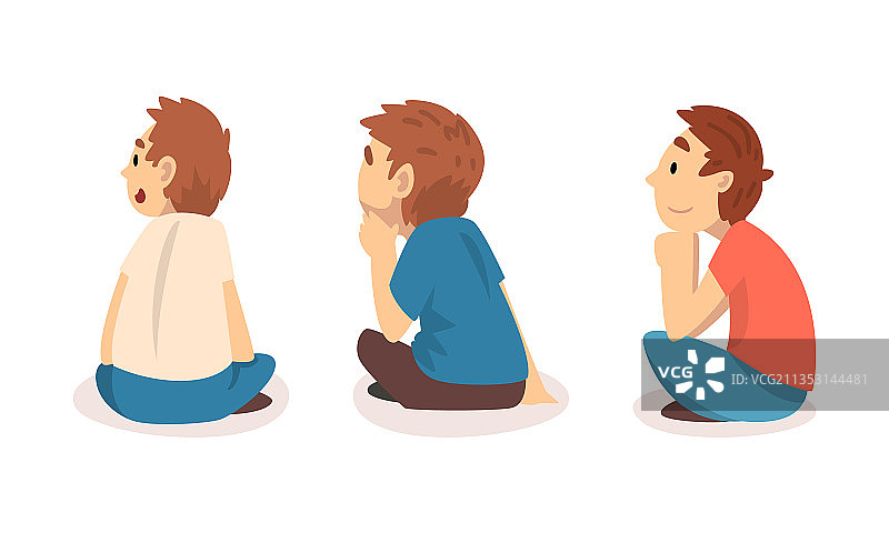 小男孩坐在地板上听东西图片素材