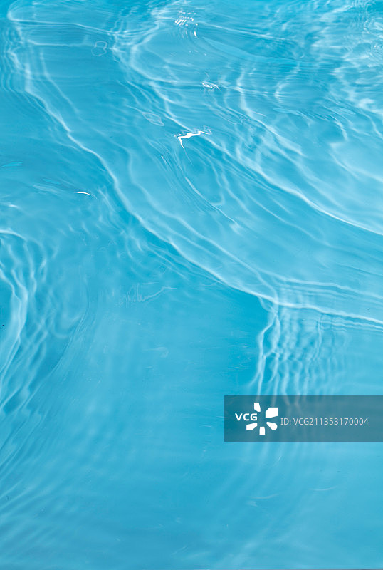 波光粼粼的水面图片素材