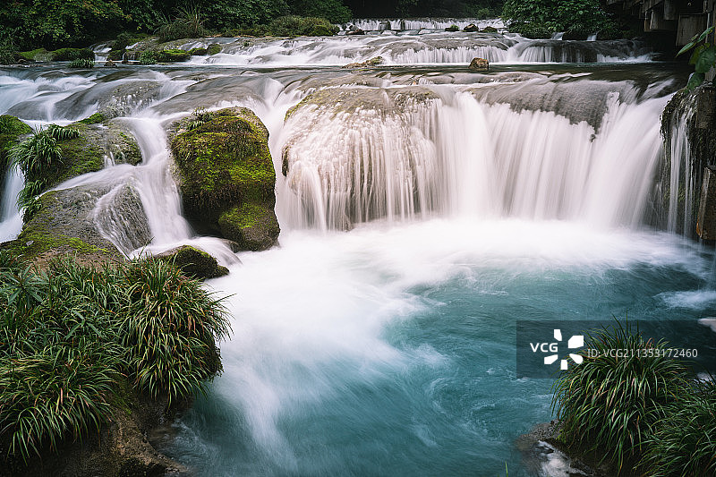 六十八/一，小七孔跌水瀑布图片素材