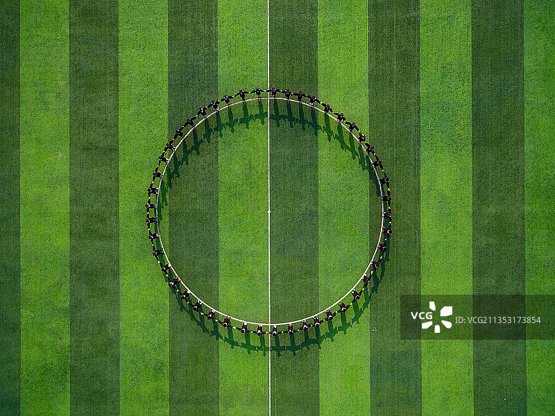 航拍的学生合照图片素材