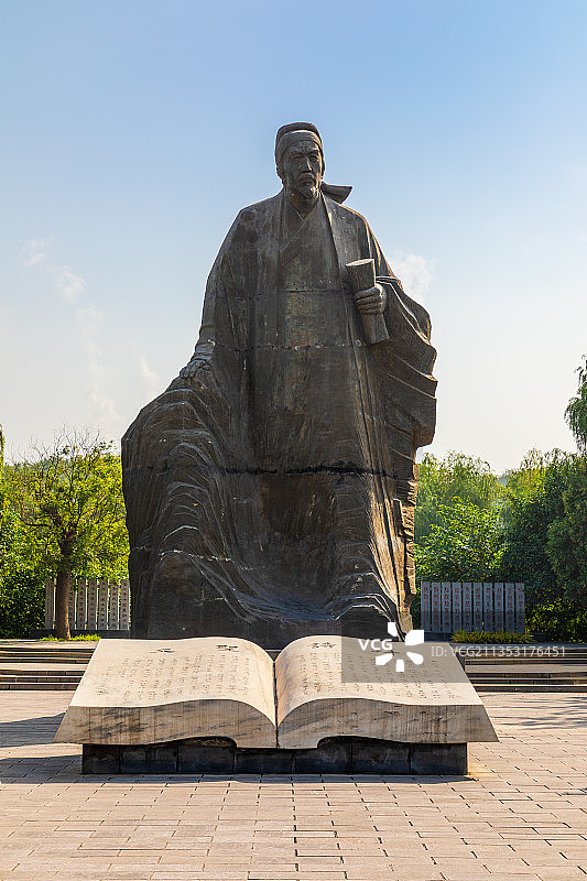 河南省郑州市巩义杜甫故里文化园杜甫像图片素材