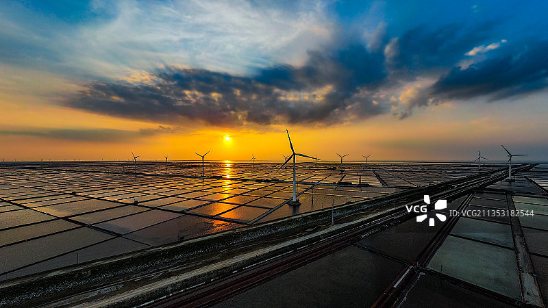 山东烟台莱州土山风电场 落日美景图片素材