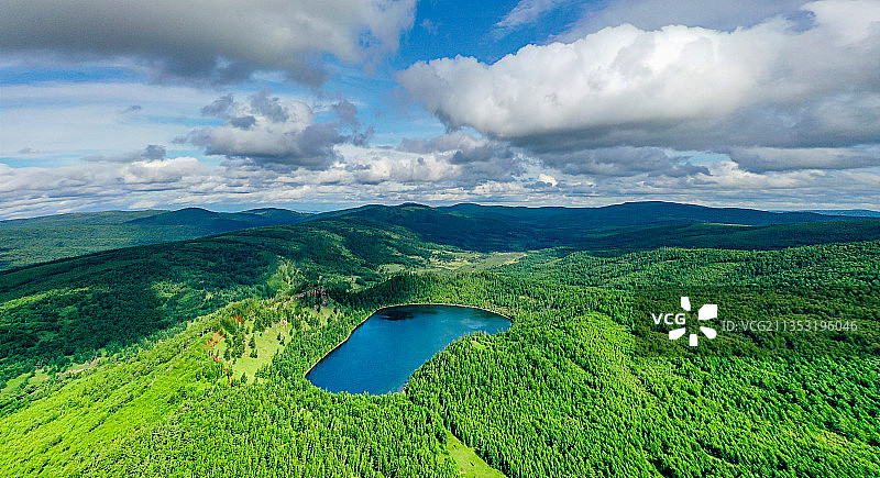 阿尔山驼峰岭天池图片素材