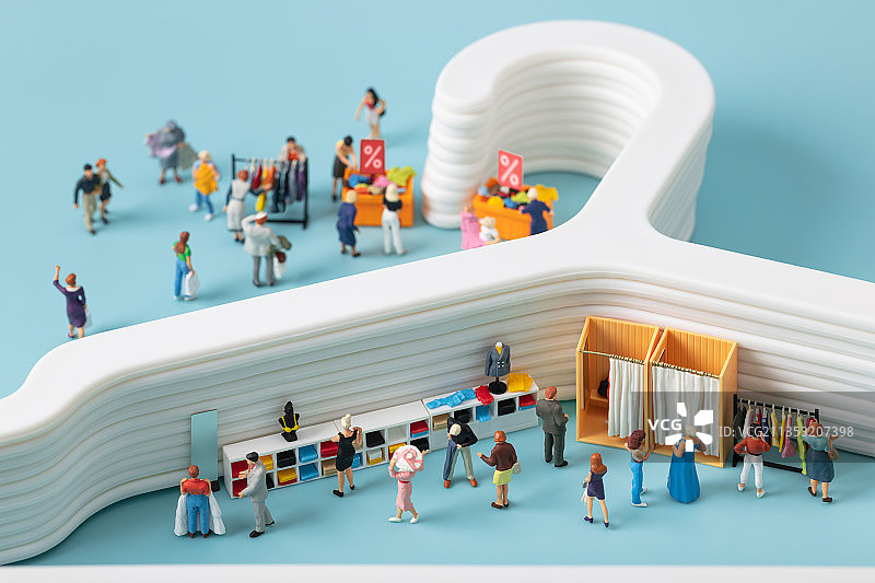 微缩衣架创意买衣服电商购物节线上促销服装图片素材