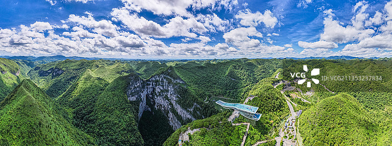 乐业大石围天坑群图片素材