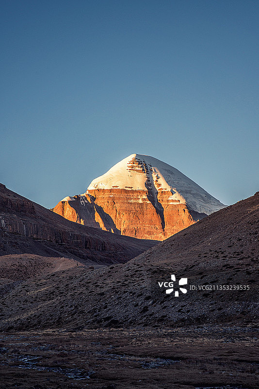 夕阳中的冈仁波齐图片素材