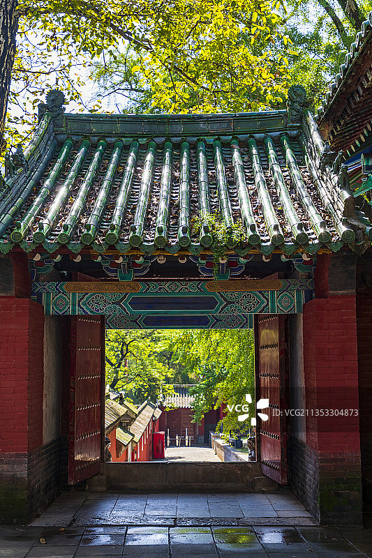中国河南省郑州登封嵩山少林寺夏天户外风光图片素材