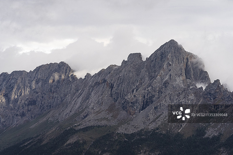 甘肃省甘南藏族自治州扎尕那旅游风景区，甘南藏族自治区江迭公路沿途风光图片素材