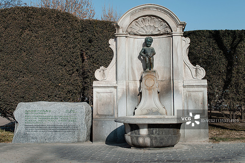 北京世界公园比利时首都布鲁塞尔大广场上的雕像“尿尿小童”图片素材