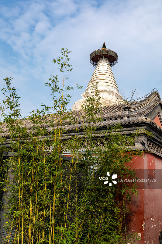 中国北京西城区的妙应寺白塔寺图片素材