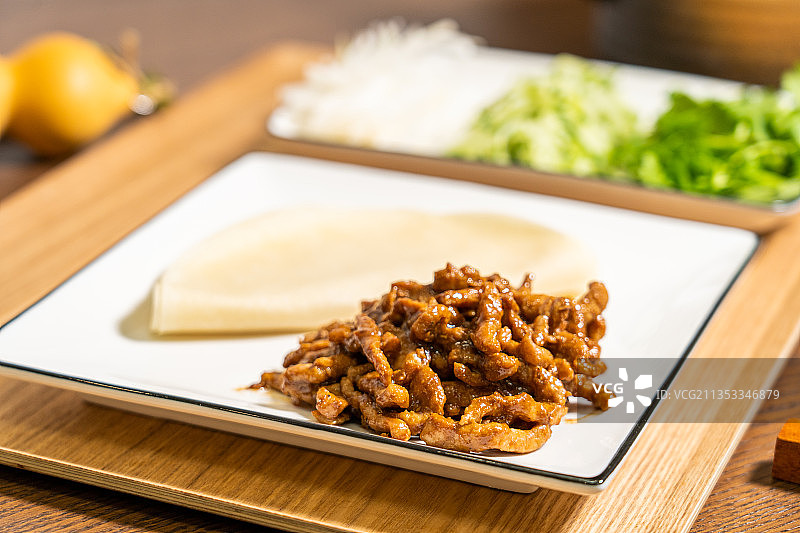 老北京传统特色美食京酱肉丝图片素材