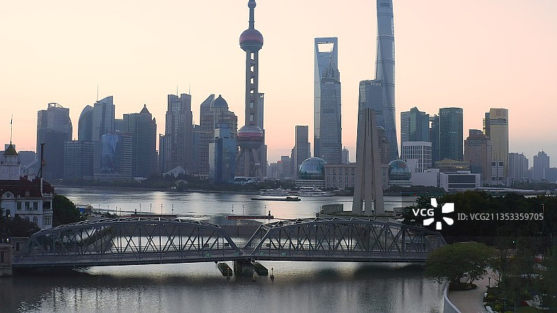 上海外滩日出城市航拍风光图片素材