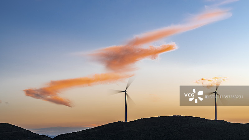 飞向夕阳图片素材