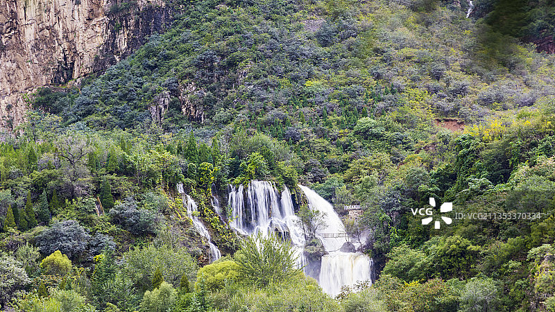 一股清泉山林来--太行山大峡谷路边小景-j5584图片素材