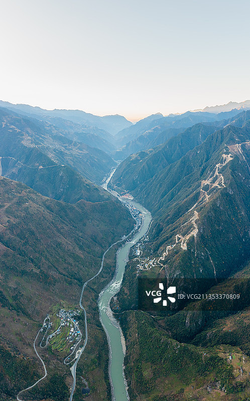 云南省怒江州怒江大峡谷航拍风光图片素材