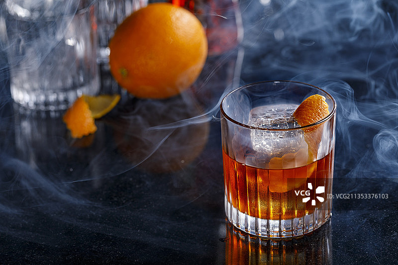 桌上饮料的特写镜头图片素材