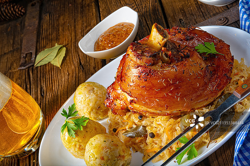 餐盘中肉的高角度视图图片素材