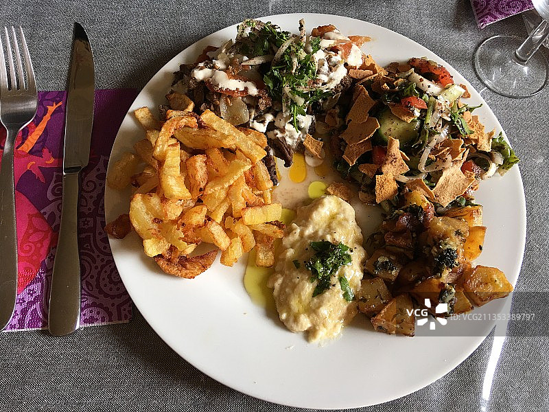 法国巴黎餐盘食物俯视图图片素材