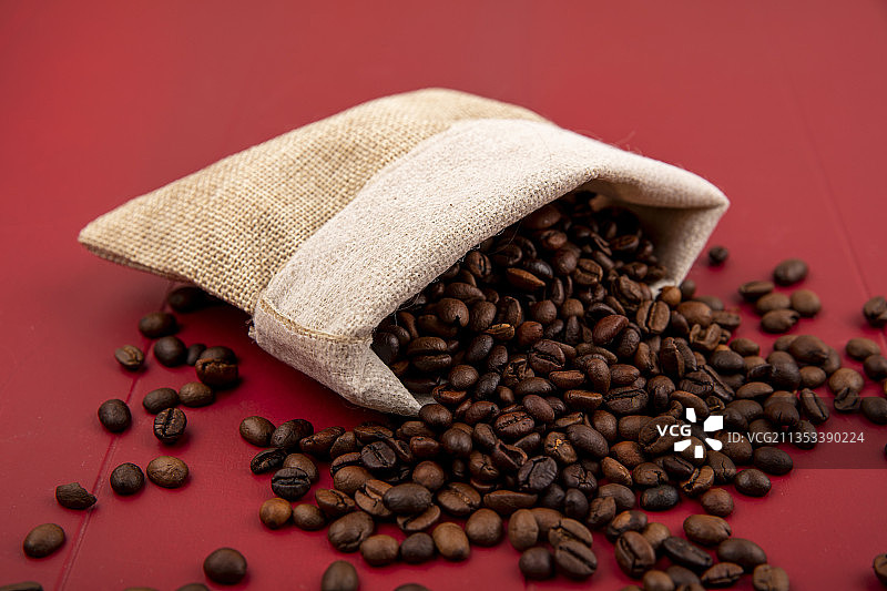 咖啡豆麻袋高角度视图图片素材
