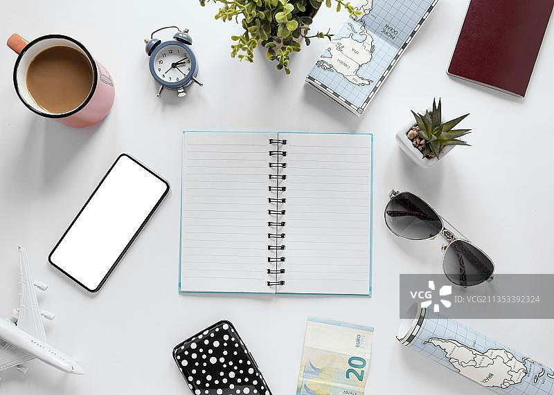 白色背景上的物体俯视图图片素材