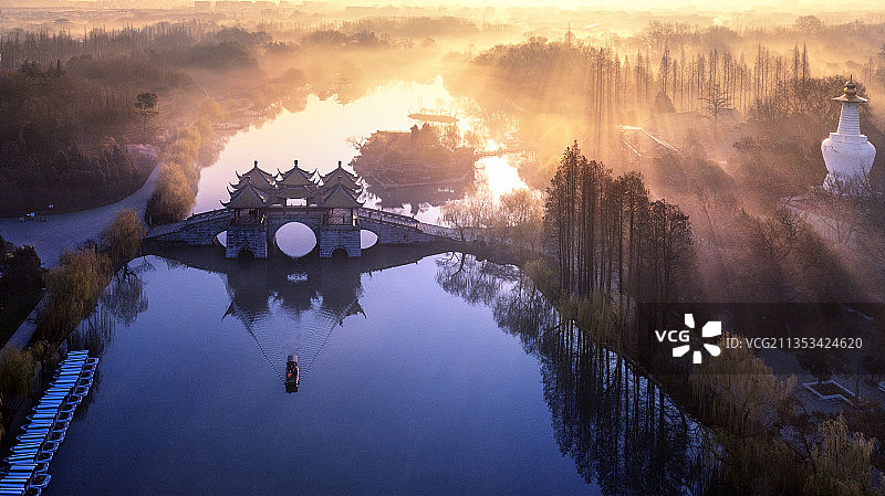 云雾缭绕春意浓，瘦西湖晨雾图片素材