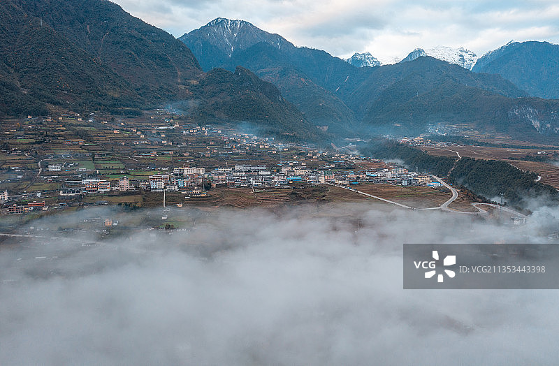 云南省怒江州怒江大峡谷航拍风光图片素材