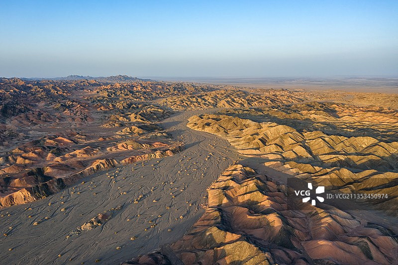 丹霞地貌和内流河河道遗迹图片素材