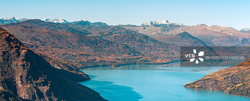喀纳斯湖·友谊峰图片素材
