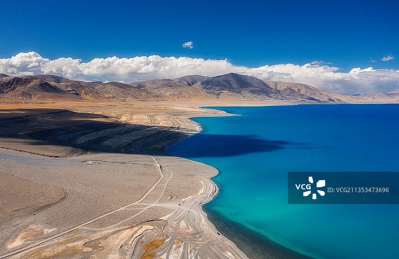 日喀则市吉隆县与聂拉木县交界处的佩枯措图片素材