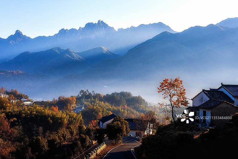 秋润山村图片素材