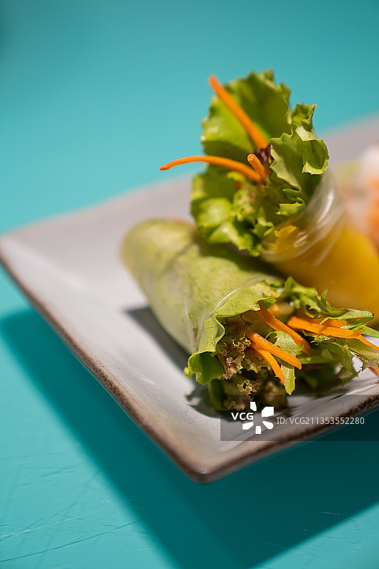 越南鲜虾米纸卷图片素材