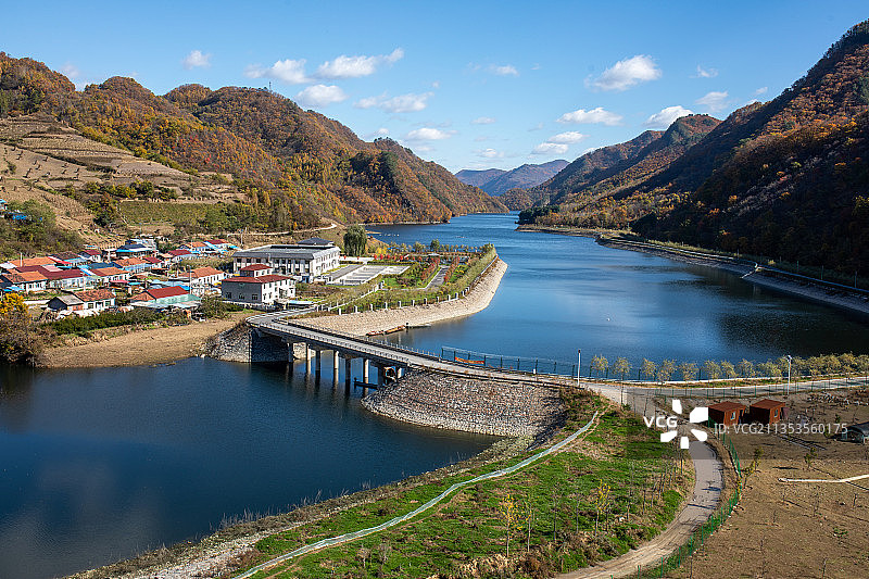 秋日里的云峰湖图片素材