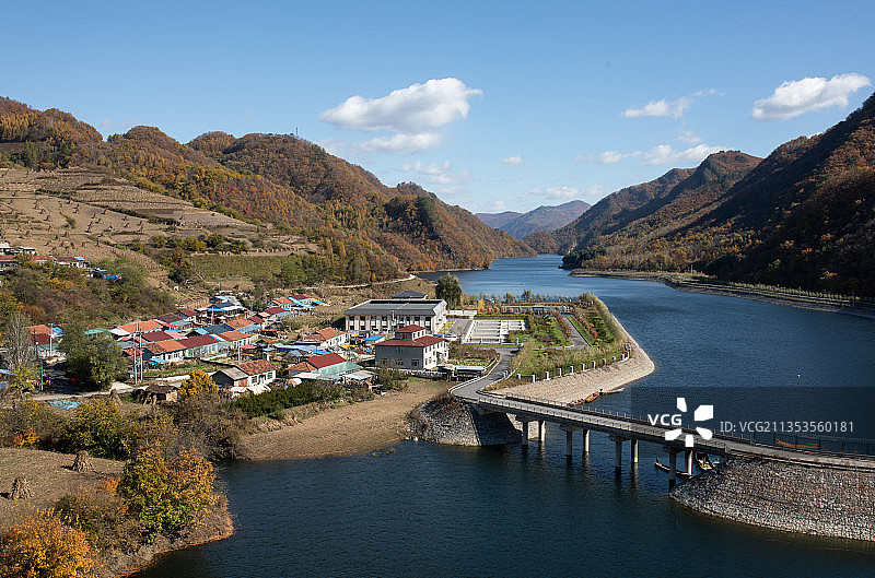 秋日里的云峰湖图片素材
