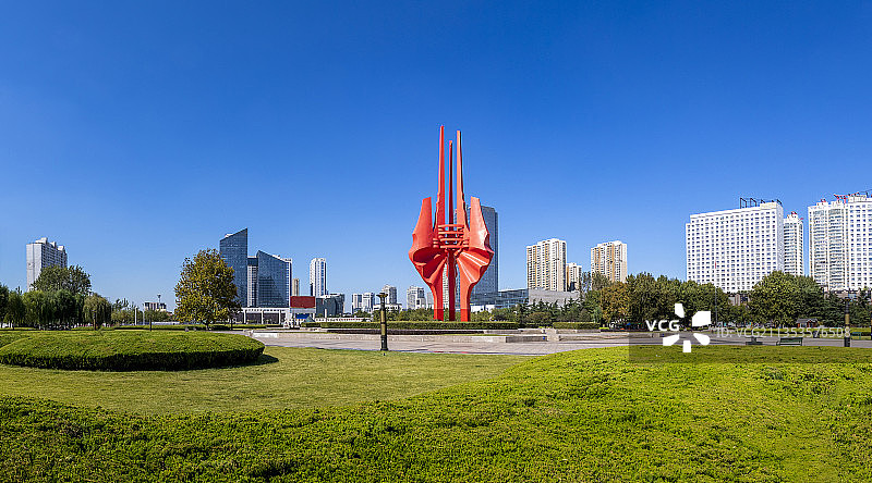 山东省临沂市兰山区人民广场山高水长雕塑风景图片素材