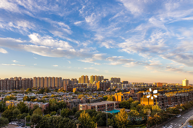 夕阳斜照北京西二旗领秀硅谷和昌平龙域中心图片素材