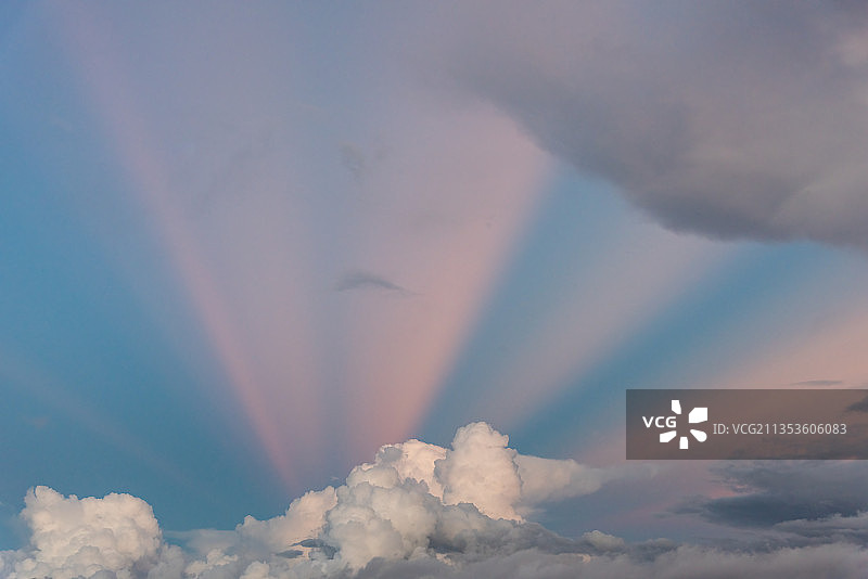 日出云层霞光云隙光图片素材