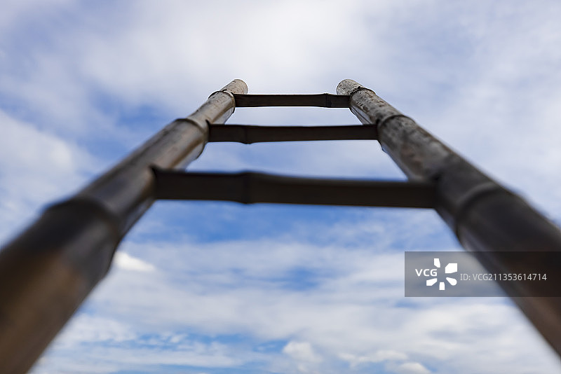 通向天空的梯子图片素材